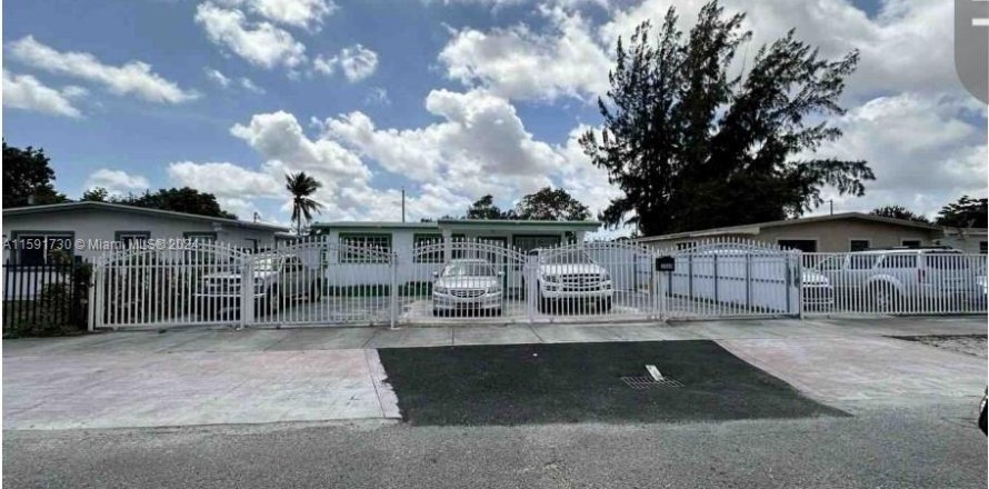 House in Miami, Florida 4 bedrooms, 127.09 sq.m. № 1181557