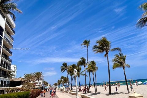 Condo in Hollywood, Florida, 1 bedroom  № 1181558 - photo 14