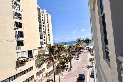 Condominio en venta en Hollywood, Florida, 1 dormitorio, 64.57 m2 № 1181558 - foto 20