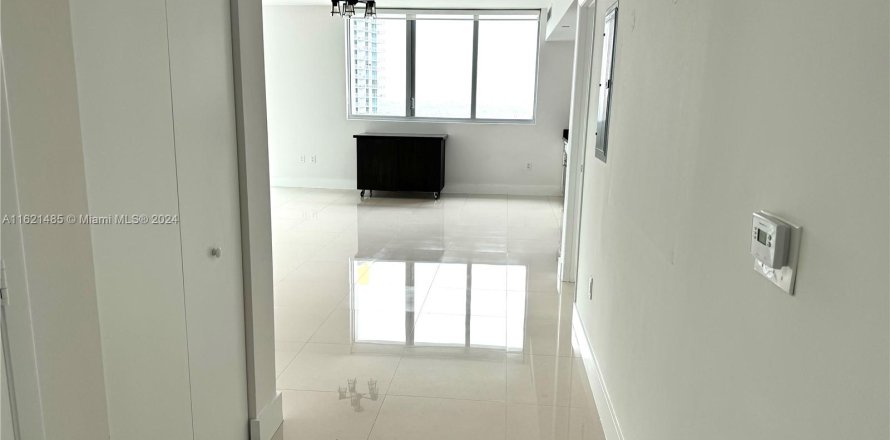 Condo in Miami, Florida, 2 bedrooms  № 1268896