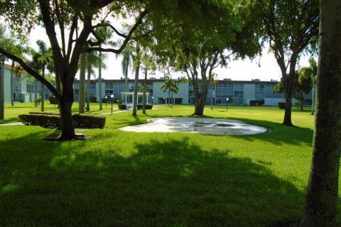 Condo in Palm Springs, Florida, 2 bedrooms  № 1080445 - photo 7