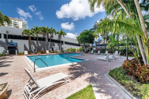 Condo in Fort Lauderdale, Florida, 1 bedroom  № 1168864 - photo 22