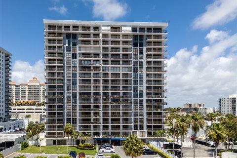 Condo in Fort Lauderdale, Florida, 1 bedroom  № 1168864 - photo 10