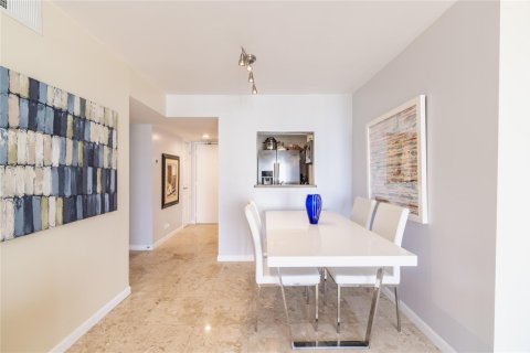 Condo in Fort Lauderdale, Florida, 1 bedroom  № 1168864 - photo 2