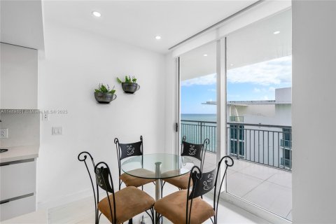 Condo in Sunny Isles Beach, Florida, 3 bedrooms  № 883884 - photo 15