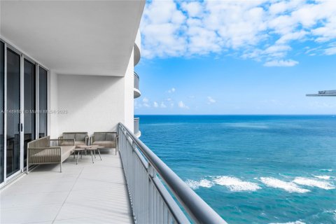 Condo in Sunny Isles Beach, Florida, 3 bedrooms  № 883884 - photo 1