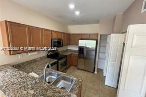 Copropriété à louer à Doral, Floride: 2 chambres, 104.33 m2 № 1356645 - photo 3