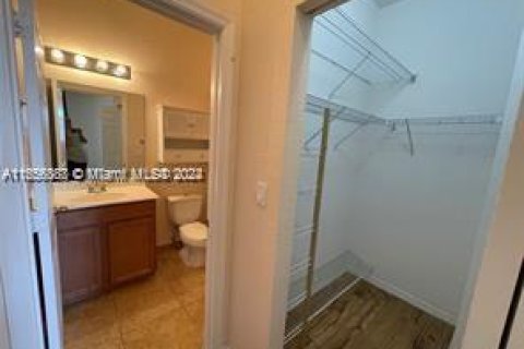 Condominio en alquiler en Doral, Florida, 2 dormitorios, 104.33 m2 № 1356645 - foto 16