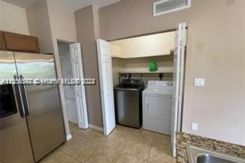 Copropriété à louer à Doral, Floride: 2 chambres, 104.33 m2 № 1356645 - photo 4