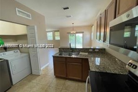 Copropriété à louer à Doral, Floride: 2 chambres, 104.33 m2 № 1356645 - photo 5