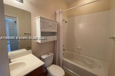 Condominio en alquiler en Doral, Florida, 2 dormitorios, 104.33 m2 № 1356645 - foto 17