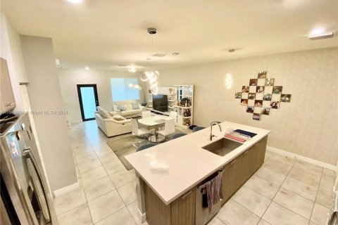 Townhouse in Doral, Florida 3 bedrooms, 149.57 sq.m. № 1119622 - photo 15