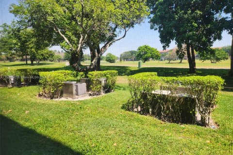 Condo in Pembroke Pines, Florida, 1 bedroom  № 1119621 - photo 13