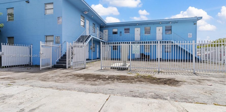 Commercial property in Miami, Florida № 1428188