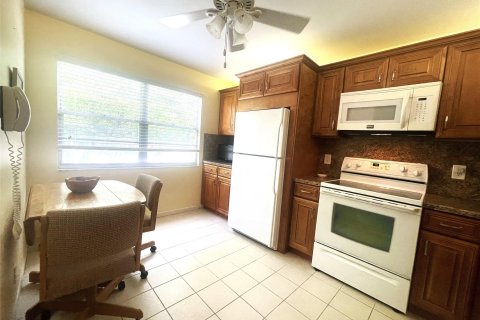 Condo in Coconut Creek, Florida, 2 bedrooms  № 1187724 - photo 16