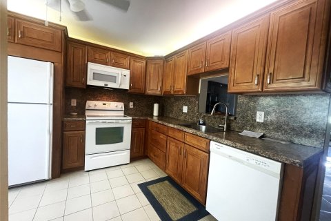 Condo in Coconut Creek, Florida, 2 bedrooms  № 1187724 - photo 14