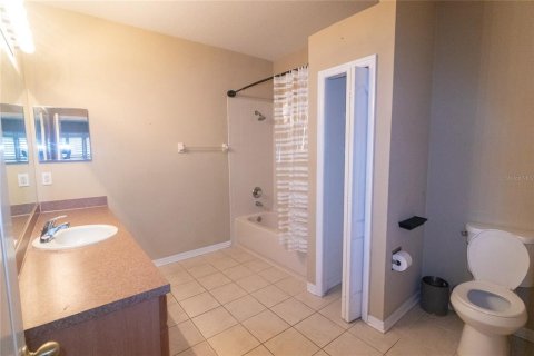 Townhouse in Tampa, Florida 2 bedrooms, 149.67 sq.m. № 1359887 - photo 12