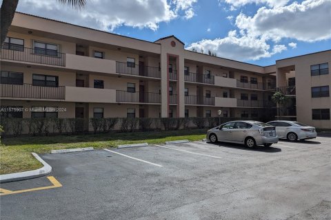 Condominio en venta en Miramar, Florida, 3 dormitorios, 99.41 m2 № 1141820 - foto 1