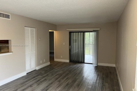 Condominio en venta en Miramar, Florida, 3 dormitorios, 99.41 m2 № 1141820 - foto 3