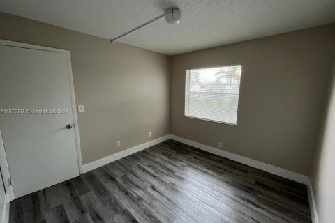 Condominio en venta en Miramar, Florida, 3 dormitorios, 99.41 m2 № 1141820 - foto 12