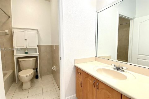 Townhouse in North Miami, Florida 2 bedrooms, 107.95 sq.m. № 1232219 - photo 20