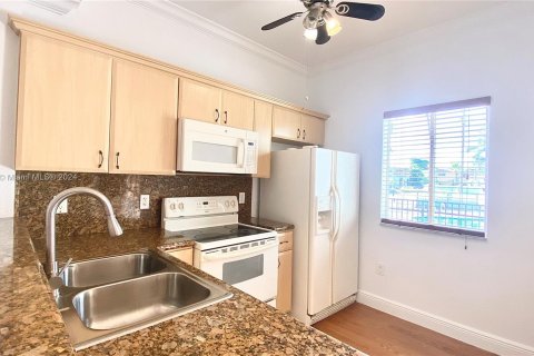 Townhouse in North Miami, Florida 2 bedrooms, 107.95 sq.m. № 1232219 - photo 2