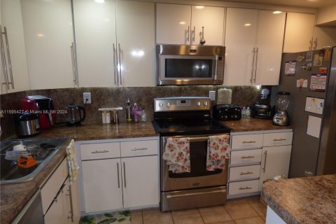 Condo in Aventura, Florida, 2 bedrooms  № 1188227 - photo 1