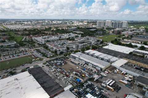 Купить коммерческую недвижимость в Дорал, Флорида № 563570 - фото 8