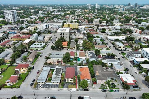 Propiedad comercial en venta en Miami, Florida № 1386167 - foto 20