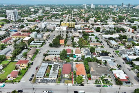 Propiedad comercial en venta en Miami, Florida № 1386167 - foto 19