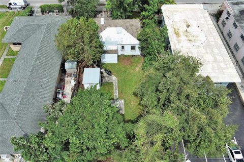 Propiedad comercial en venta en Miami, Florida № 1386167 - foto 9