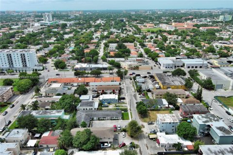 Propiedad comercial en venta en Miami, Florida № 1386167 - foto 18