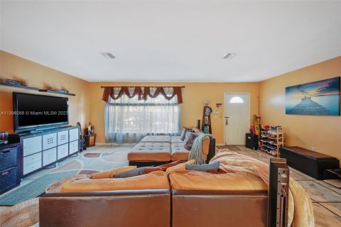 Villa ou maison à vendre à Surfside, Floride: 3 chambres, 150.22 m2 № 538518 - photo 30