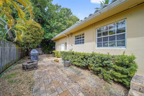 Villa ou maison à vendre à Surfside, Floride: 3 chambres, 150.22 m2 № 538518 - photo 21