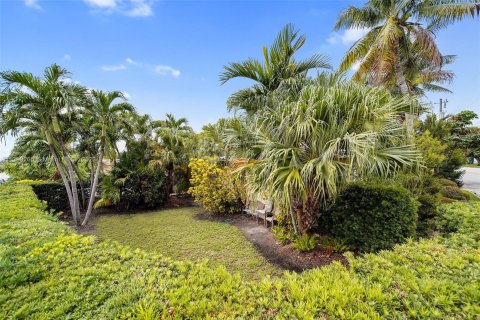 Villa ou maison à vendre à Surfside, Floride: 3 chambres, 150.22 m2 № 538518 - photo 27