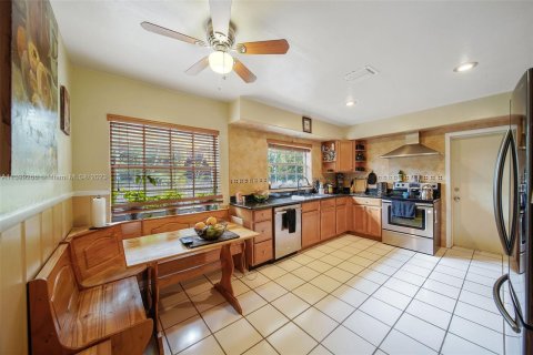 Casa en venta en Surfside, Florida, 3 dormitorios, 150.22 m2 № 538518 - foto 5