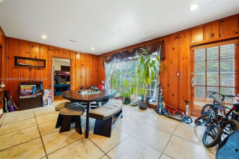 Villa ou maison à vendre à Surfside, Floride: 3 chambres, 150.22 m2 № 538518 - photo 4