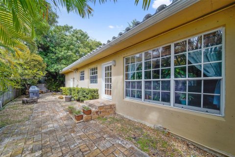 Villa ou maison à vendre à Surfside, Floride: 3 chambres, 150.22 m2 № 538518 - photo 16