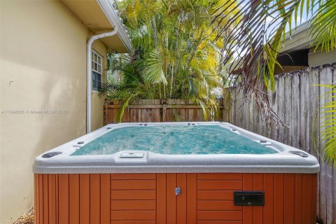 Casa en venta en Surfside, Florida, 3 dormitorios, 150.22 m2 № 538518 - foto 20