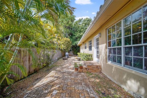 Villa ou maison à vendre à Surfside, Floride: 3 chambres, 150.22 m2 № 538518 - photo 17