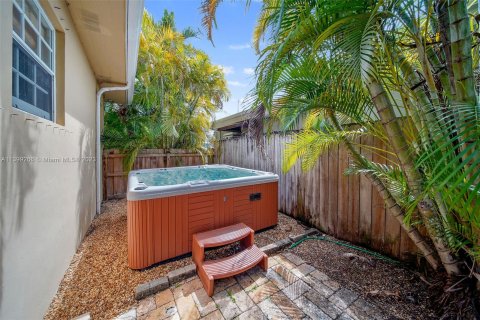 Casa en venta en Surfside, Florida, 3 dormitorios, 150.22 m2 № 538518 - foto 18