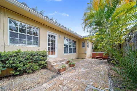 Casa en venta en Surfside, Florida, 3 dormitorios, 150.22 m2 № 538518 - foto 22