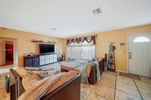 Villa ou maison à vendre à Surfside, Floride: 3 chambres, 150.22 m2 № 538518 - photo 29