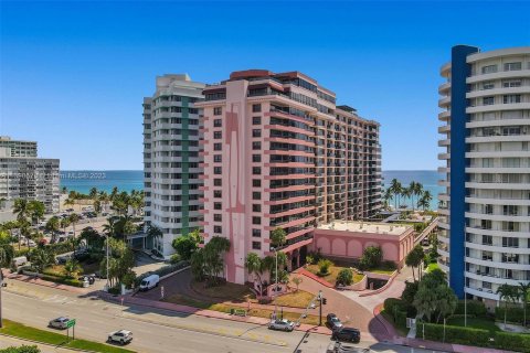 Condo in Miami Beach, Florida, 2 bedrooms  № 538474 - photo 1