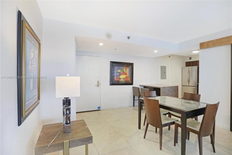 Condo in Miami Beach, Florida, 2 bedrooms  № 538474 - photo 25