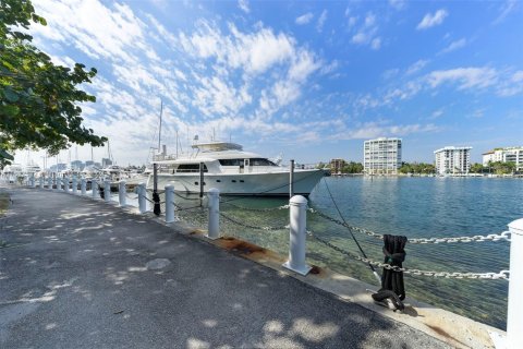 Condo in Miami, Florida, 2 bedrooms  № 1234744 - photo 21