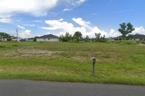 Купить земельный участок в Кейп-Корал, Флорида № 1105119 - фото 1