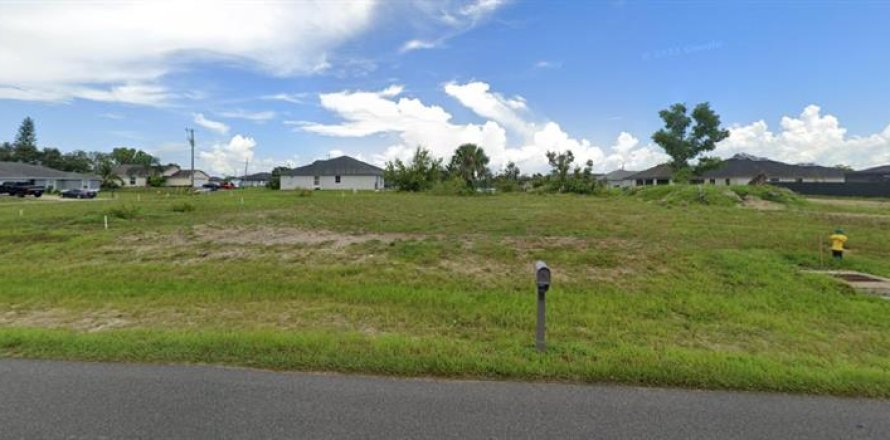 Land in Cape Coral, Florida № 1105119