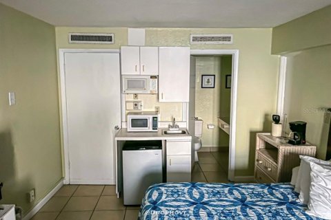 Condo in Daytona Beach Shores, Florida, 1 bedroom  № 1105117 - photo 6