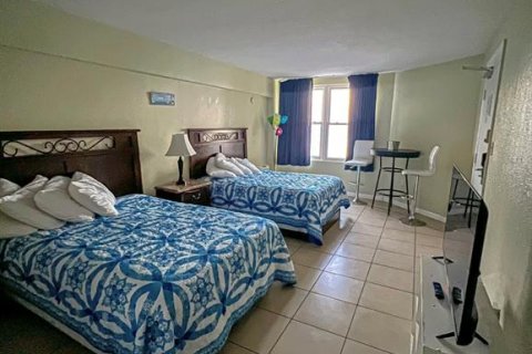 Condo in Daytona Beach Shores, Florida, 1 bedroom  № 1105117 - photo 2